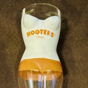 Hooters Chicago Beer Glass